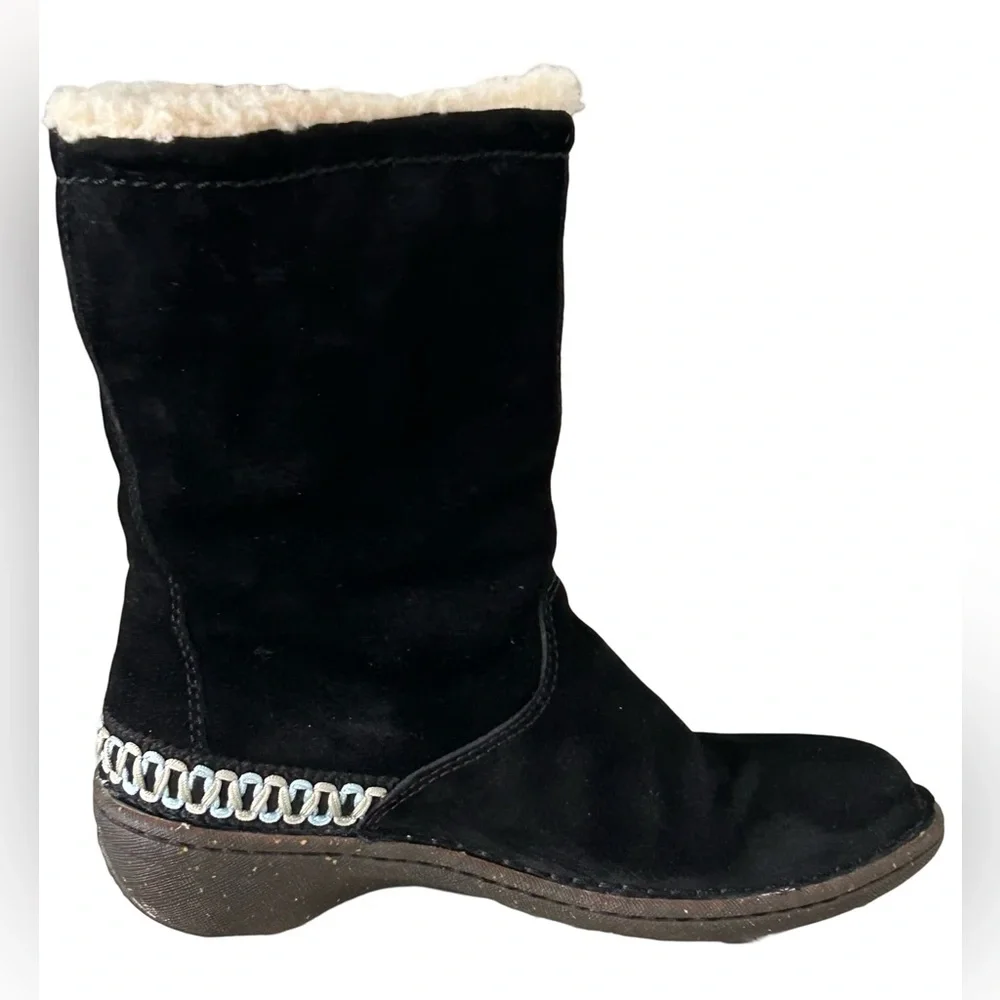 UGG Kona Black Suede Boots with Toggle Button Accent Rubber Sole Heel Sz 6
